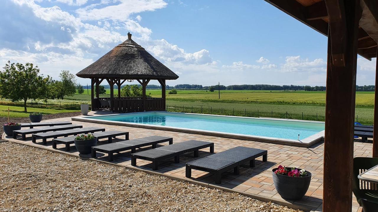 Tisza White House Bed & Breakfast Tiszaszolos Ngoại thất bức ảnh