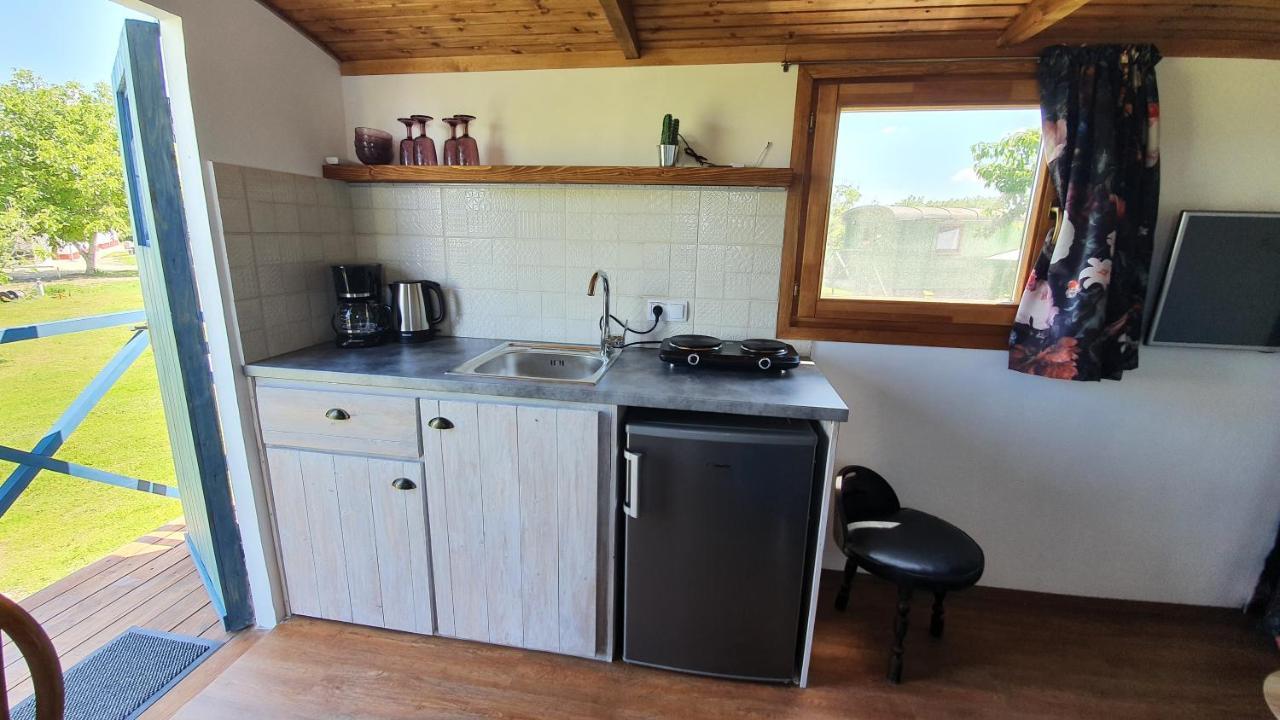 Tisza White House Bed & Breakfast Tiszaszolos Ngoại thất bức ảnh