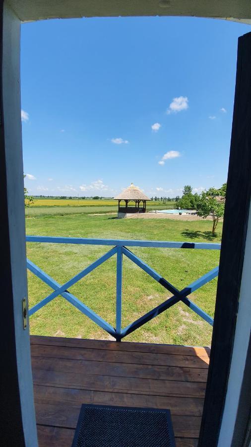 Tisza White House Bed & Breakfast Tiszaszolos Ngoại thất bức ảnh